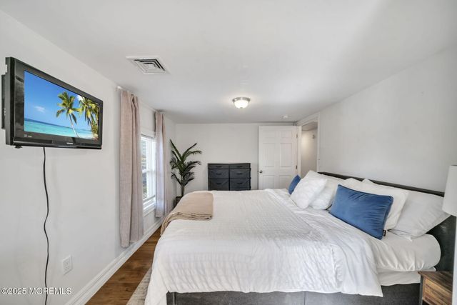 24 Maplewood Avenue, Keansburg, NJ 07734