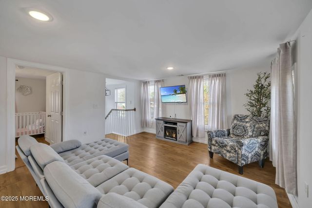 24 Maplewood Avenue, Keansburg, NJ 07734