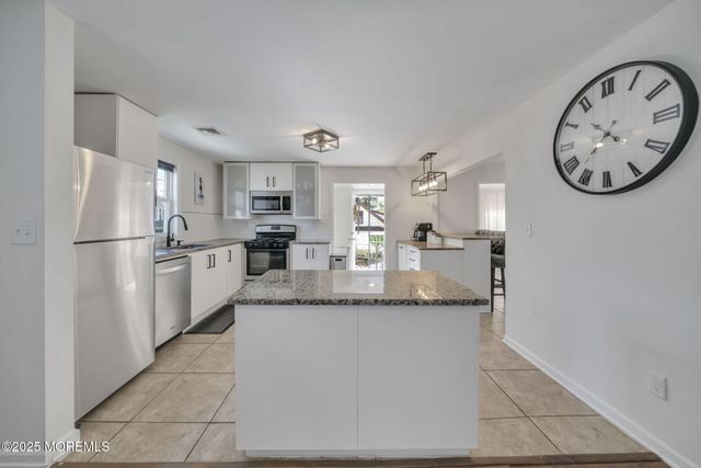 24 Maplewood Avenue, Keansburg, NJ 07734