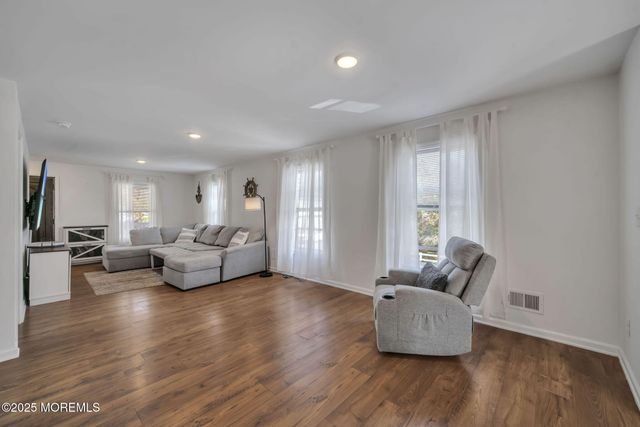 24 Maplewood Avenue, Keansburg, NJ 07734