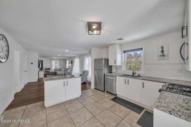 24 Maplewood Avenue, Keansburg, NJ 07734