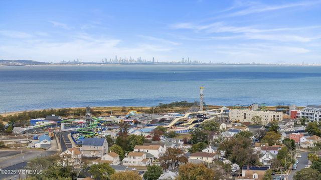 24 Maplewood Avenue, Keansburg, NJ 07734