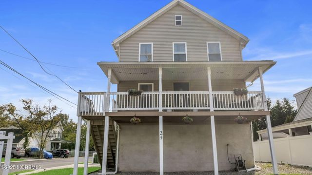 24 Maplewood Avenue, Keansburg, NJ 07734