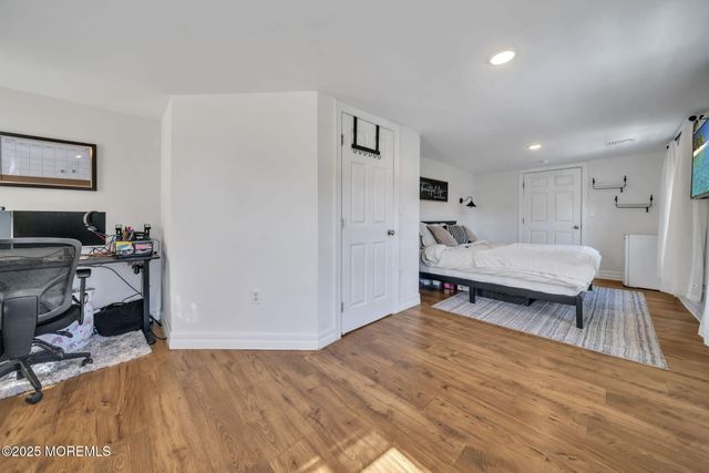 24 Maplewood Avenue, Keansburg, NJ 07734