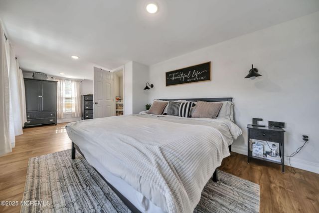 24 Maplewood Avenue, Keansburg, NJ 07734