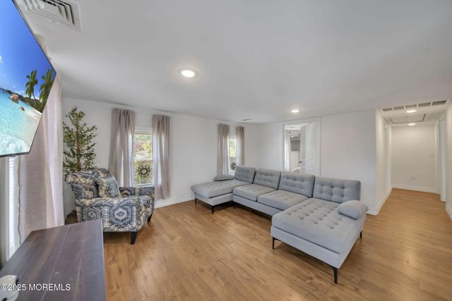 24 Maplewood Avenue, Keansburg, NJ 07734