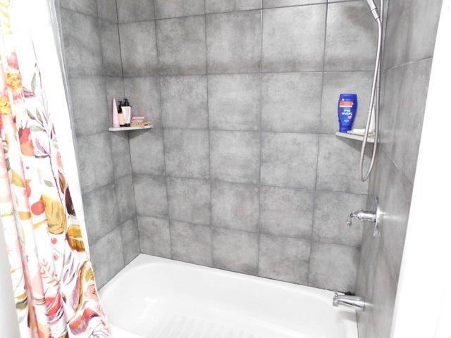 1816 S 77th STREET, West Allis, WI 53214