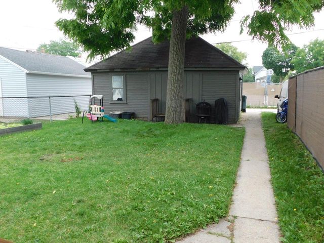 1816 S 77th STREET, West Allis, WI 53214