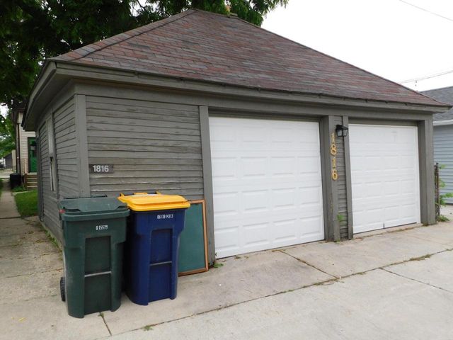 1816 S 77th STREET, West Allis, WI 53214
