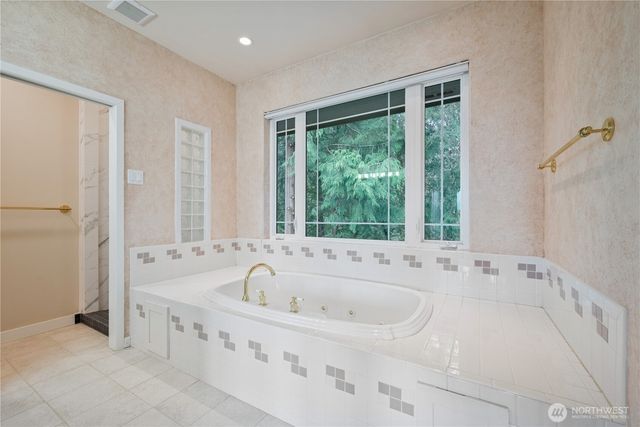 245 W St James Place, Longview, WA 98632