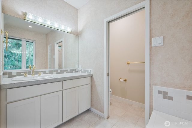 245 W St James Place, Longview, WA 98632