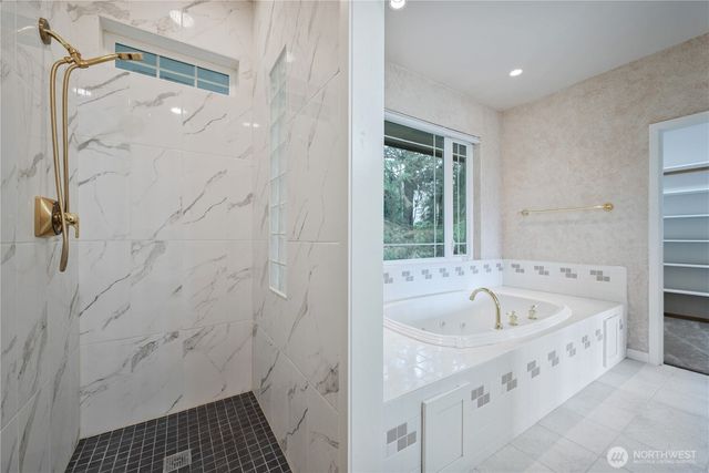 245 W St James Place, Longview, WA 98632