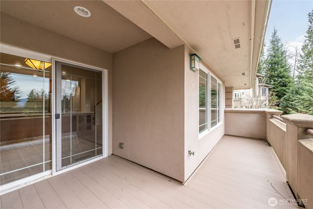 245 W St James Place, Longview, WA 98632