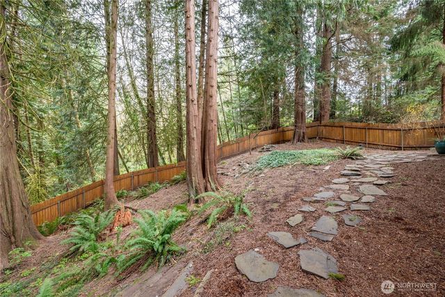 245 W St James Place, Longview, WA 98632