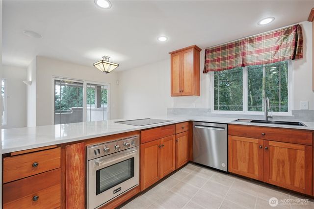 245 W St James Place, Longview, WA 98632