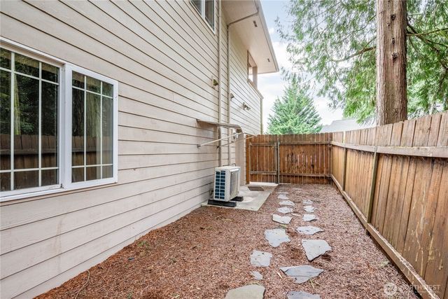 245 W St James Place, Longview, WA 98632