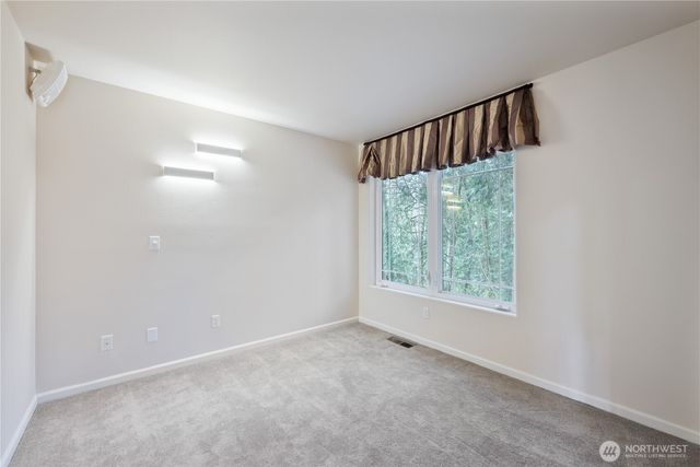 245 W St James Place, Longview, WA 98632