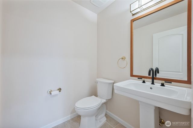 245 W St James Place, Longview, WA 98632