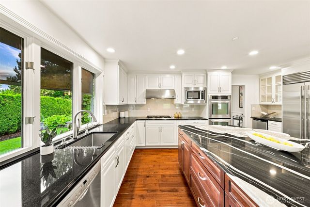 834 84th Avenue NE, Medina, WA 98039