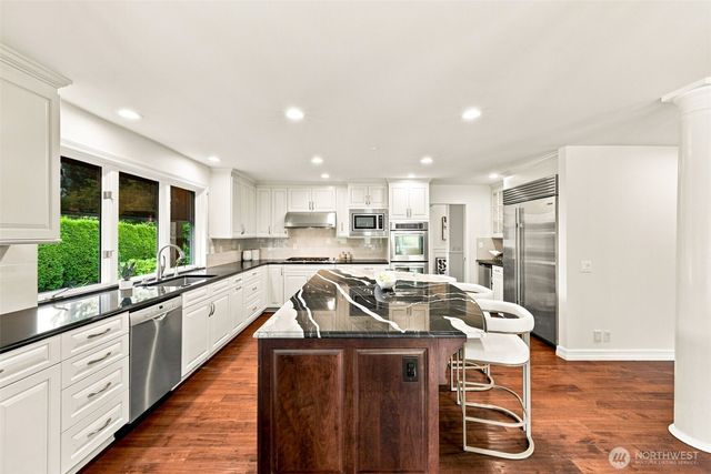 834 84th Avenue NE, Medina, WA 98039