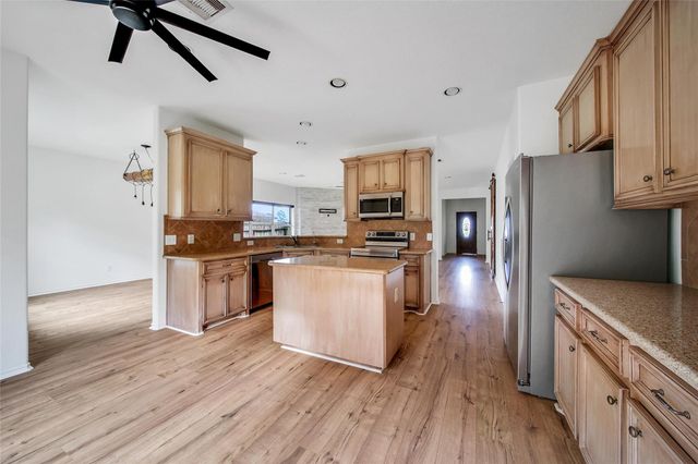 15575 Kitty Hawk Drive, Waller, TX 77484