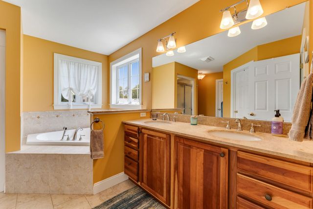1 Naylor Road, Essex, VT 05452