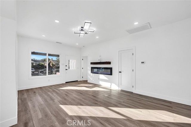 5414 3rd, Los Angeles, CA 90043