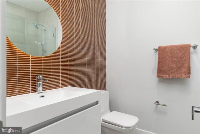 2841 EDGELEA RD, Vienna, VA 22181