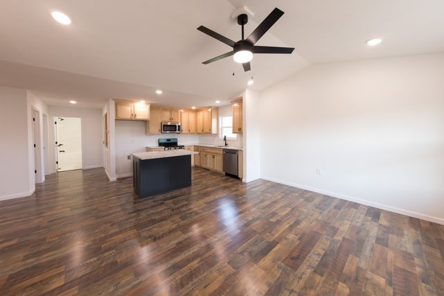 312 Kimmins St, Hohenwald, TN 38462