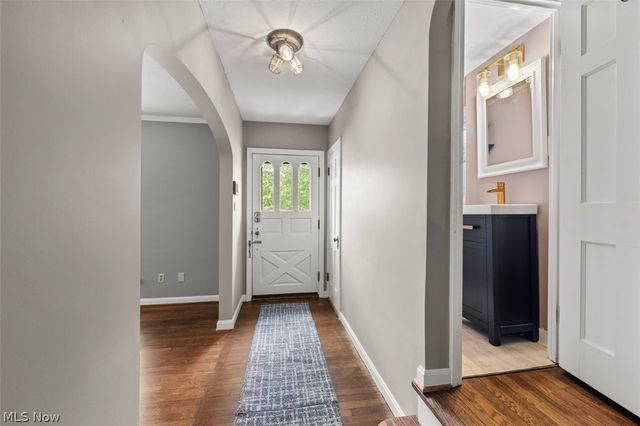 3290 Wooster Road, Rocky River, OH 44116