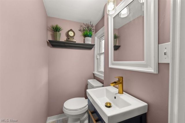 3290 Wooster Road, Rocky River, OH 44116