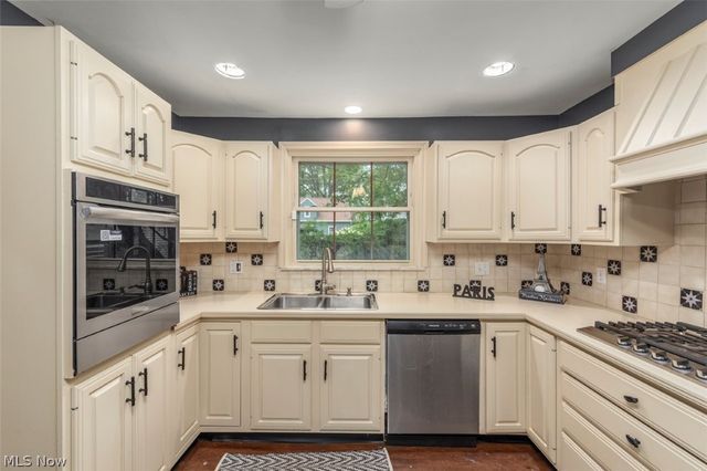 3290 Wooster Road, Rocky River, OH 44116