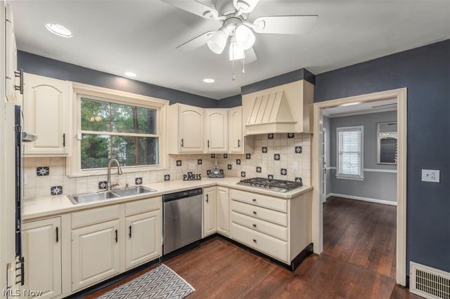 3290 Wooster Road, Rocky River, OH 44116