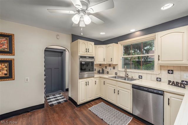 3290 Wooster Road, Rocky River, OH 44116