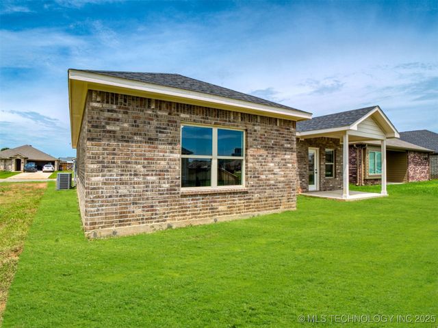 1190 Wild Indigo Circle, Calera, OK 74730