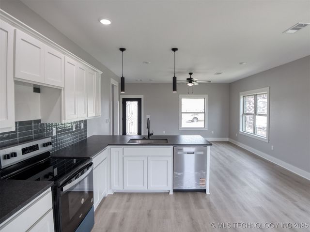 1190 Wild Indigo Circle, Calera, OK 74730