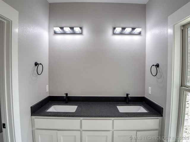 1190 Wild Indigo Circle, Calera, OK 74730