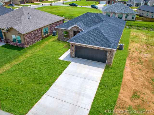 1190 Wild Indigo Circle, Calera, OK 74730