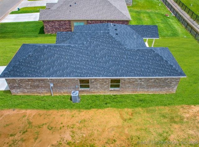 1190 Wild Indigo Circle, Calera, OK 74730