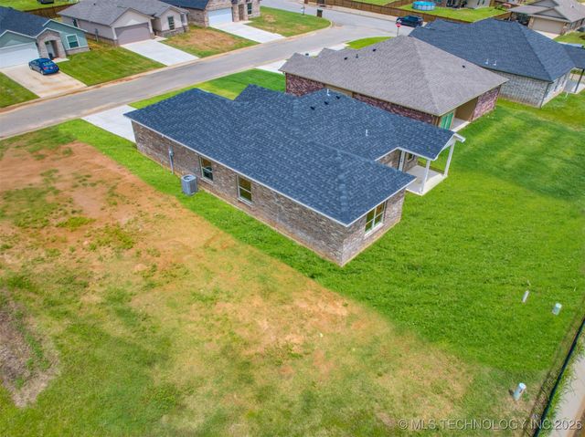 1190 Wild Indigo Circle, Calera, OK 74730