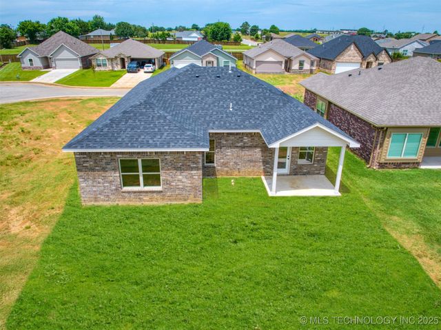 1190 Wild Indigo Circle, Calera, OK 74730