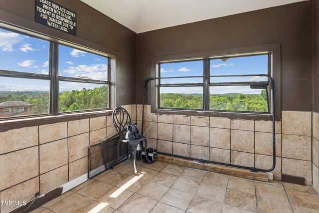 2083 Kerr Rd, Sevierville, TN 37876