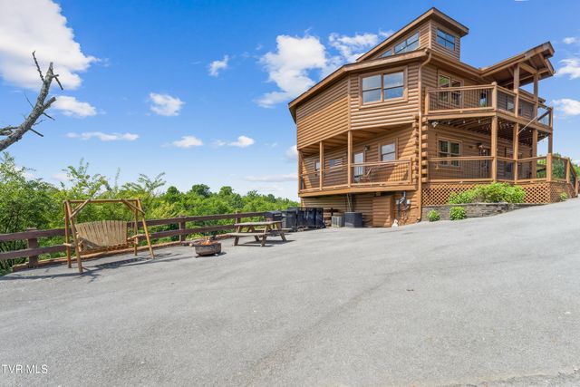 2083 Kerr Rd, Sevierville, TN 37876