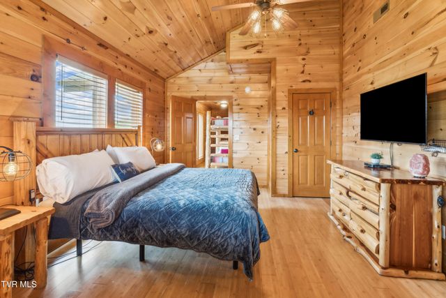 2083 Kerr Rd, Sevierville, TN 37876