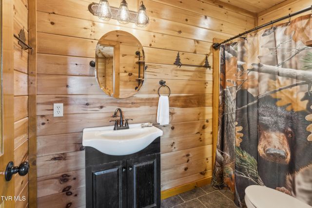 2083 Kerr Rd, Sevierville, TN 37876