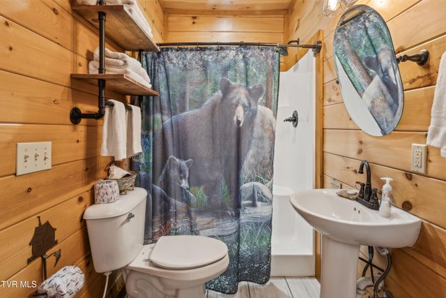 2083 Kerr Rd, Sevierville, TN 37876
