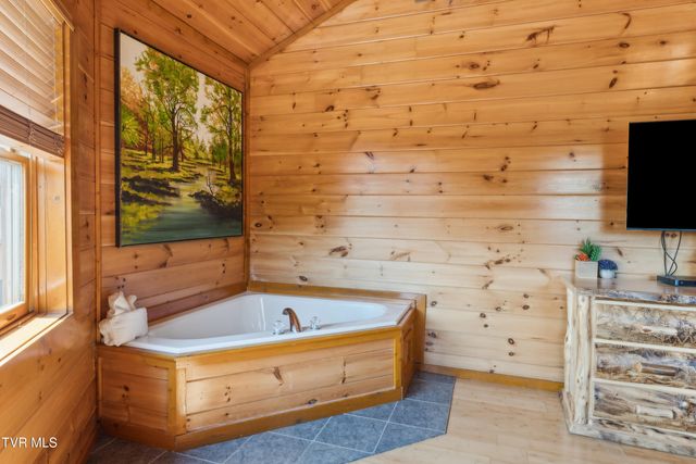 2083 Kerr Rd, Sevierville, TN 37876