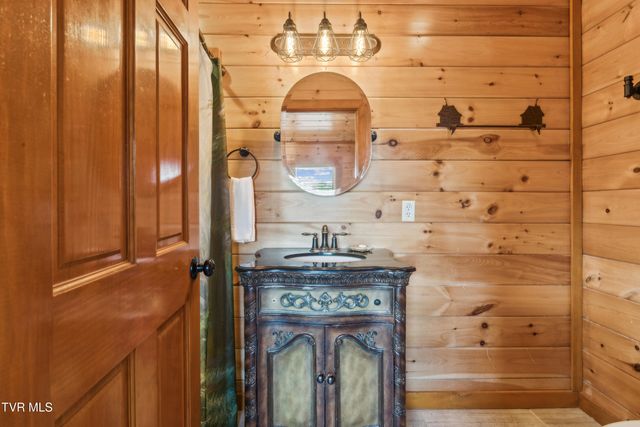 2083 Kerr Rd, Sevierville, TN 37876