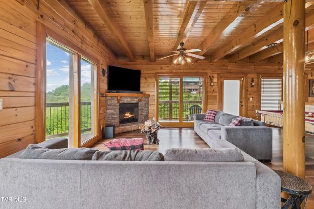2083 Kerr Rd, Sevierville, TN 37876