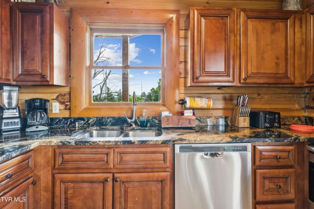 2083 Kerr Rd, Sevierville, TN 37876